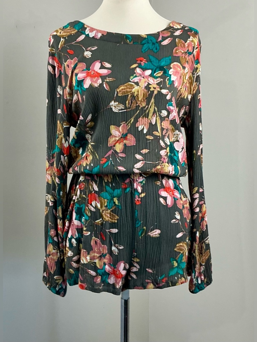 O’Neill Floral Long Sleeve Shorts Romper Large Boho Keyhole Back